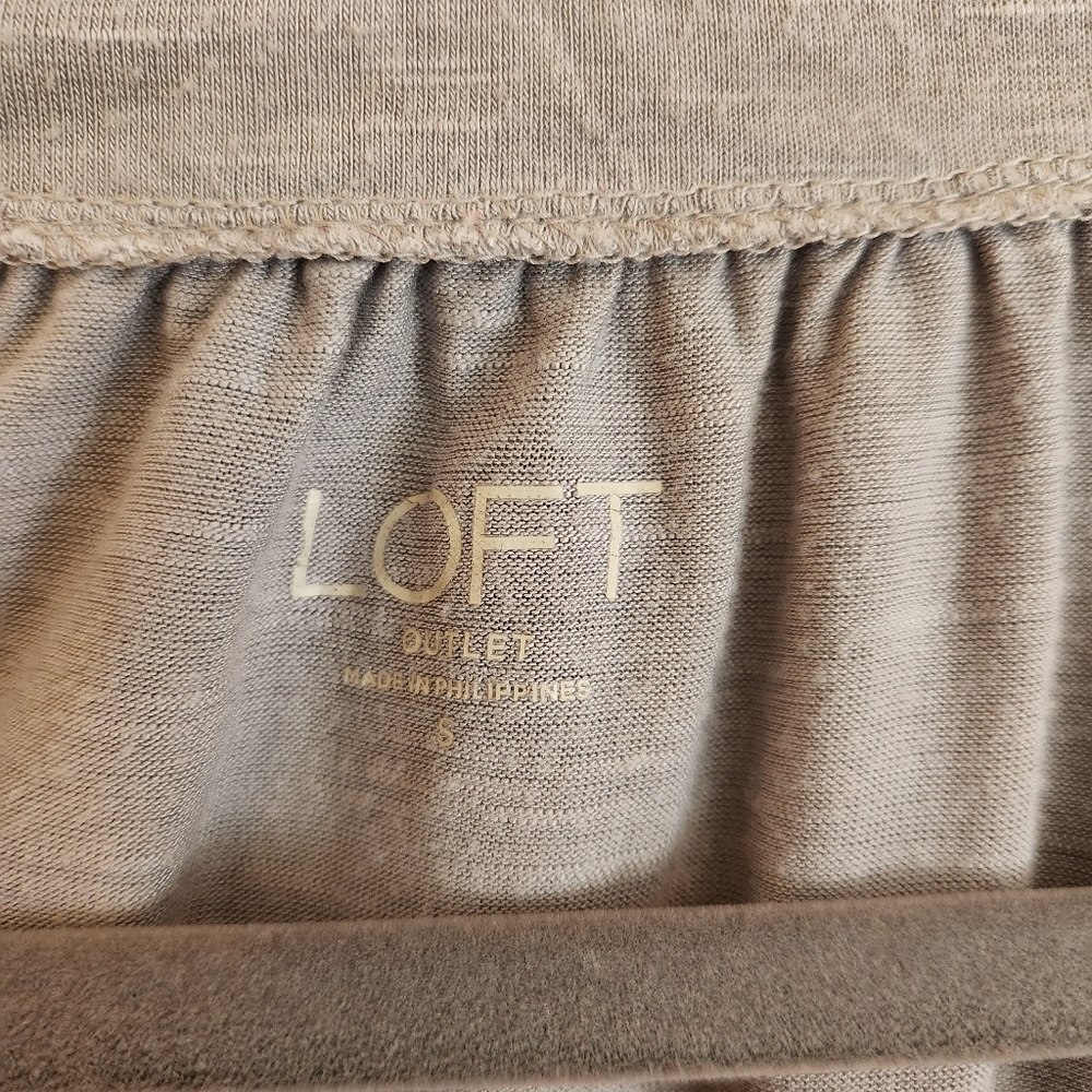 2 Loft Outlet Sleeveless Tops - Picture 9 of 10